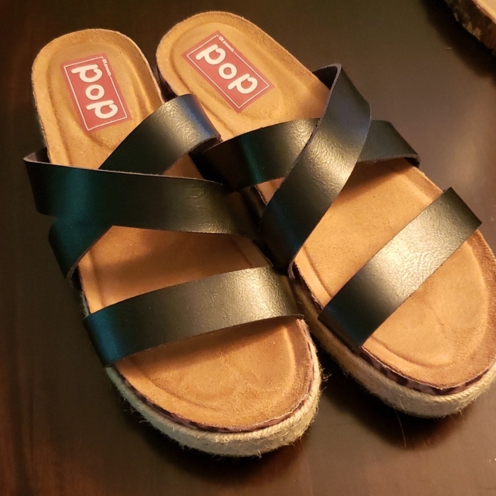 Animal print with black strips, pop sandals, new size 8 1/2
